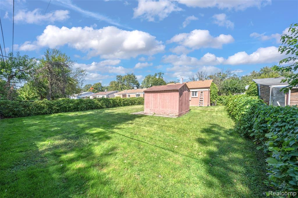 13341 Albany Street, Oak Park, MI 48237 — Photo 24