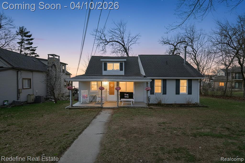 636 Thompson Lake Avenue, Howell, MI 48843 — front exterior