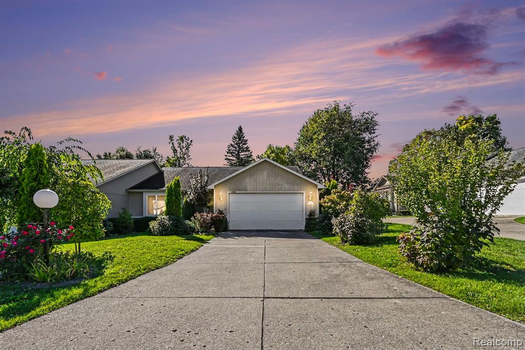 5566 Hickory Circle, Flushing, MI 48433