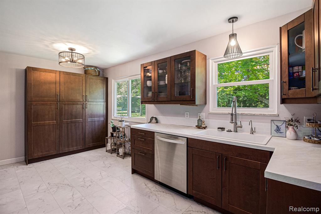 7440 Grandwood Drive, Swartz Creek, MI 48473 — Photo 8