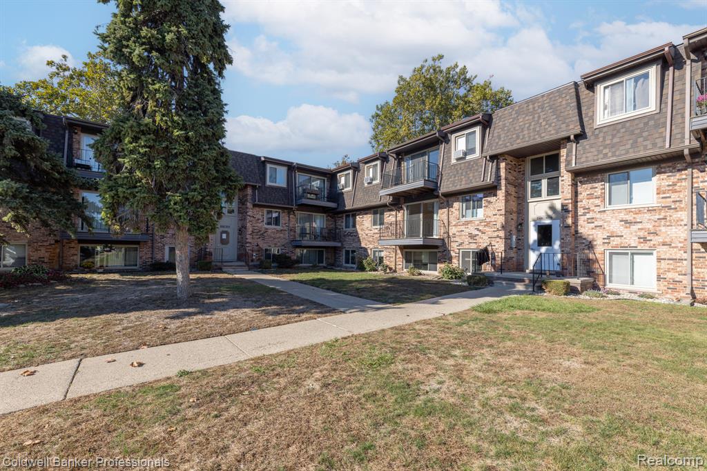 425 Riviera Drive, Saint Clair Shores, MI 48080 — Photo 3