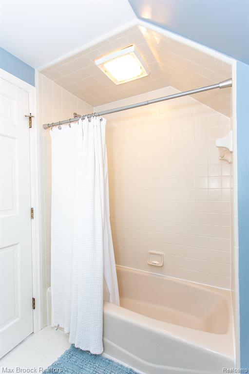 12769 Lasalle Lane, Huntington Woods, MI — Photo 36