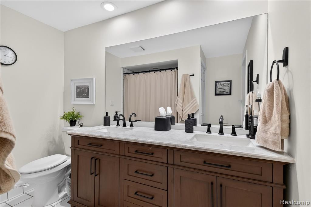 43100 12 Oaks Crescent Drive, 2033, Novi, MI 48377 — Photo 32