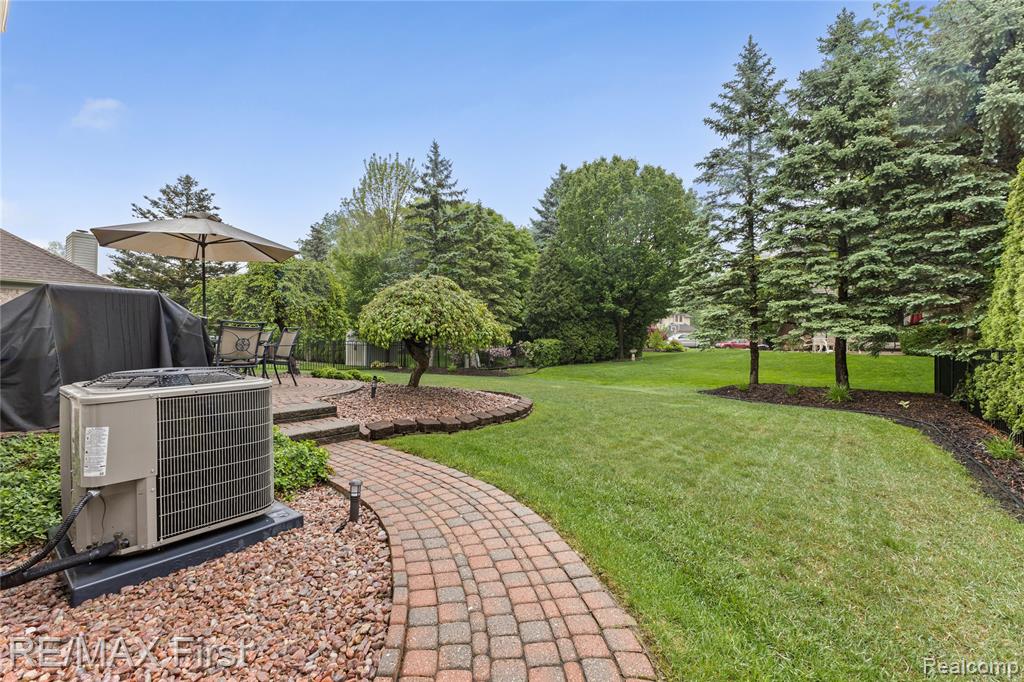 43316 Brooks Drive, Clinton Twp, MI 48038 — Photo 33