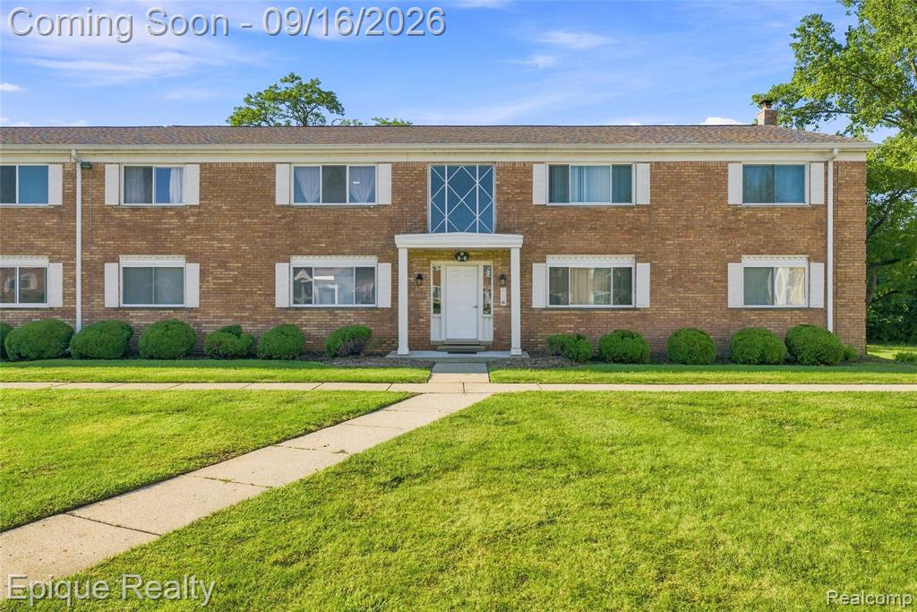 801 W Long Lake Road, 7, Bloomfield Hills, MI 48302