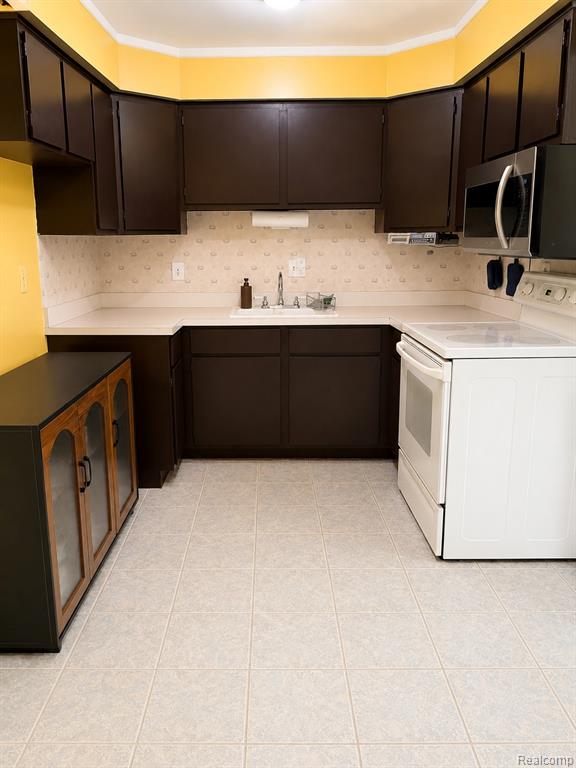 8401 18 Mile Road, 94, Sterling Heights, MI 48313 — Photo 7