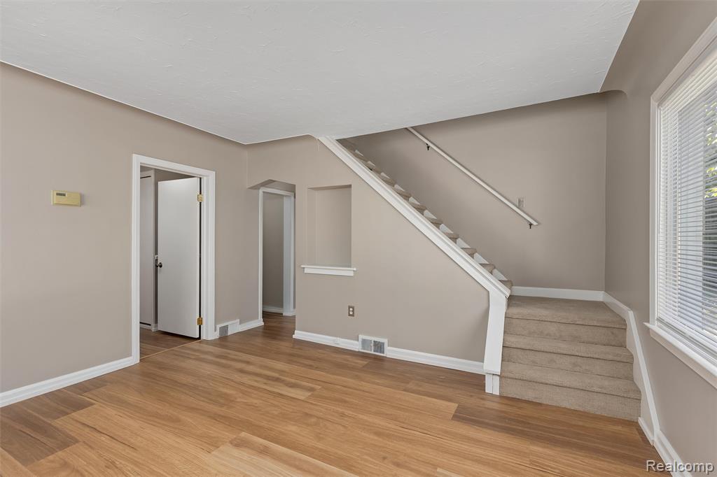 712 Golf Avenue, Royal Oak, MI 48073 — Photo 7