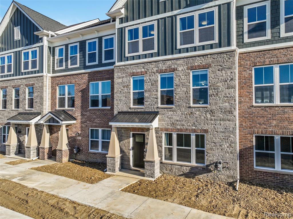 43173 Atwood Ave, Novi, MI — Photo 4