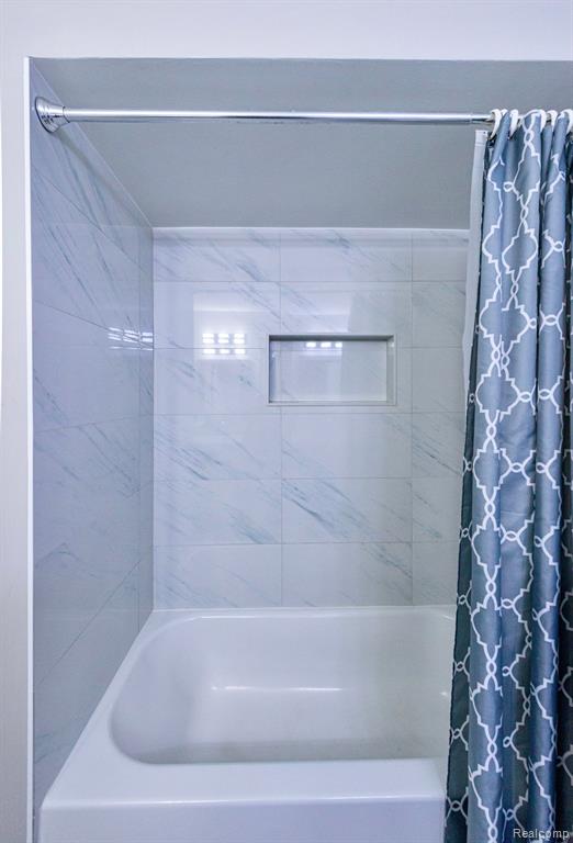 895 S GLENHURST Drive, Birmingham, MI 48009 — Photo 37