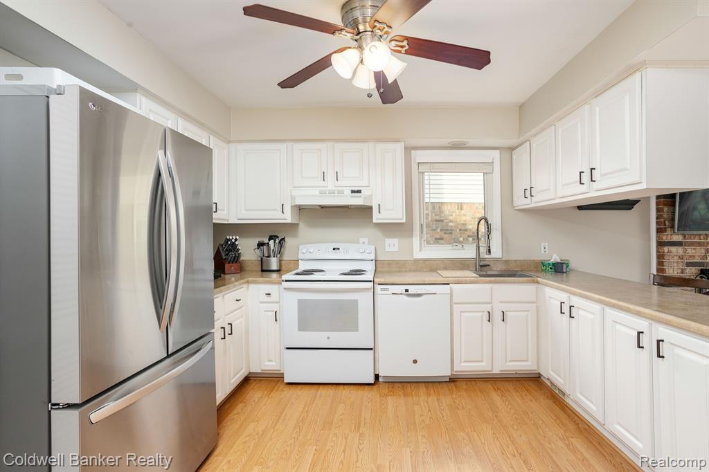 1068 KINGS, Canton, MI 48188 — Photo 11