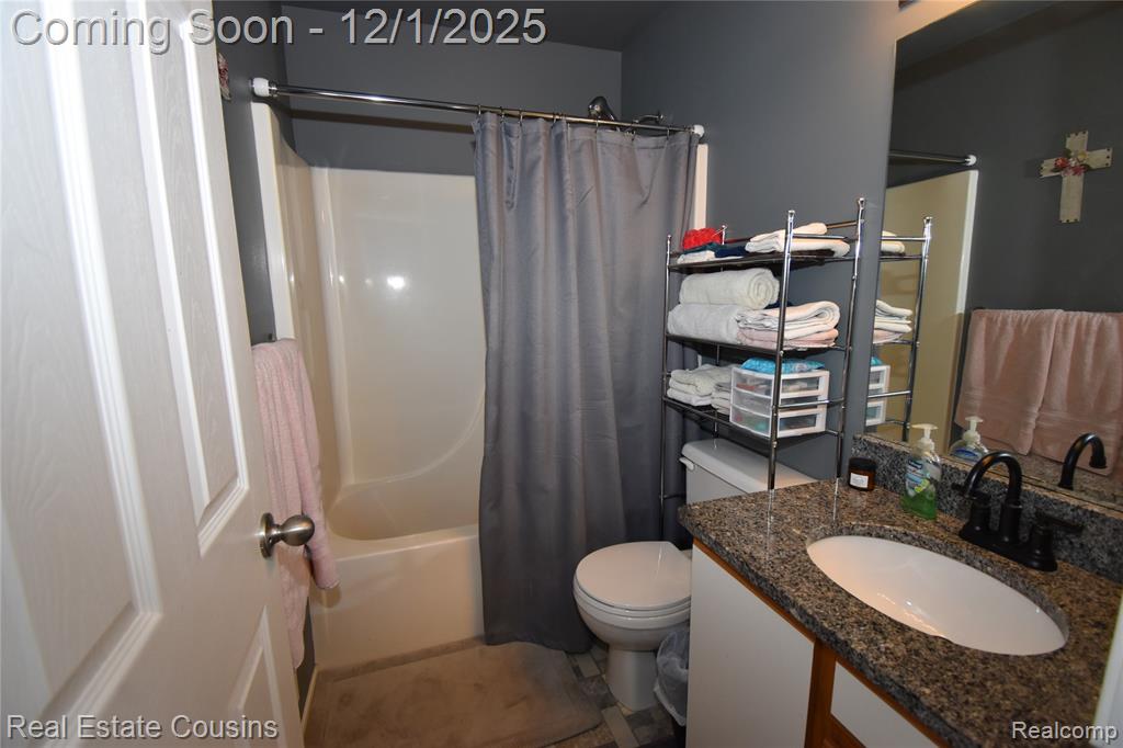 9562 Woodside Circle, Grand Blanc, MI 48439 — Photo 13