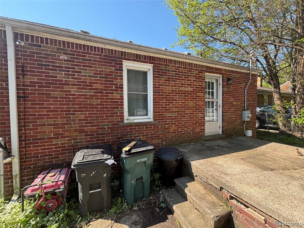 915 E 14 Mile Road, Commerce Twp, MI — Photo 3