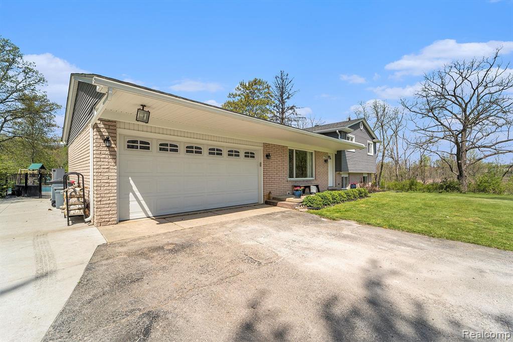 9703 TOWER Road, South Lyon, MI 48178 — Photo 4