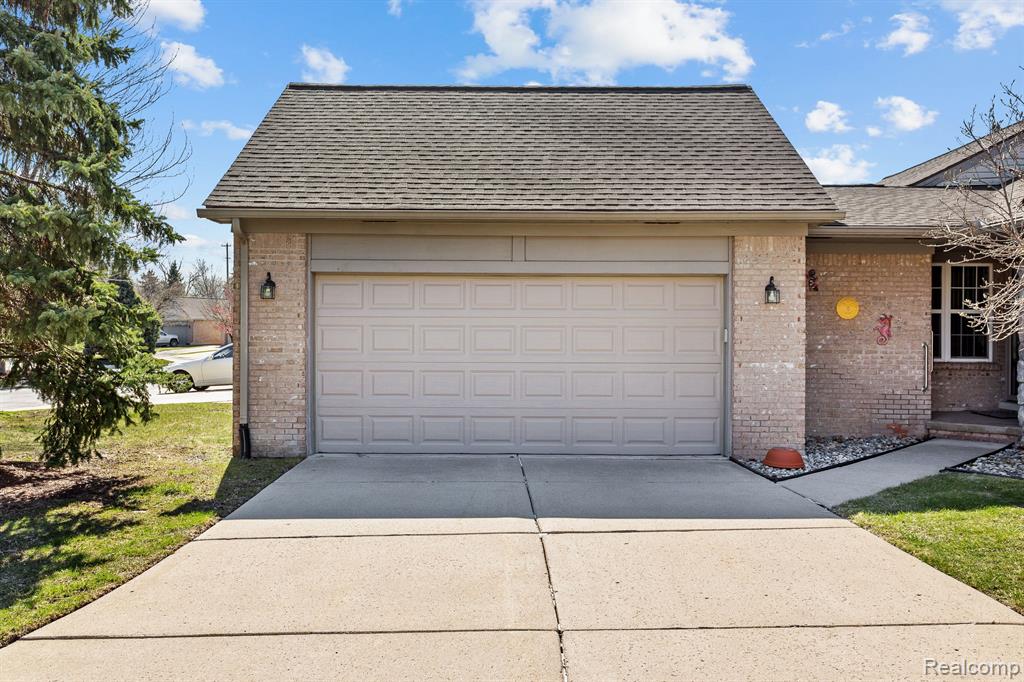 22783 WOODCREEK Drive, Taylor, MI 48180 — Photo 2