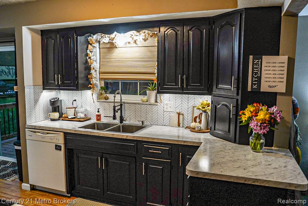 5521 N Belsay Road, Flint, MI 48506 — Photo 8