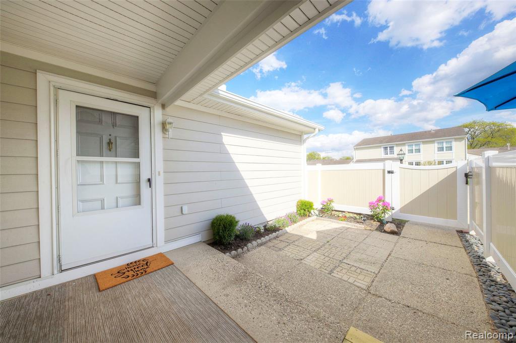 39887 Village Wood Lane, Novi, MI — Photo 5