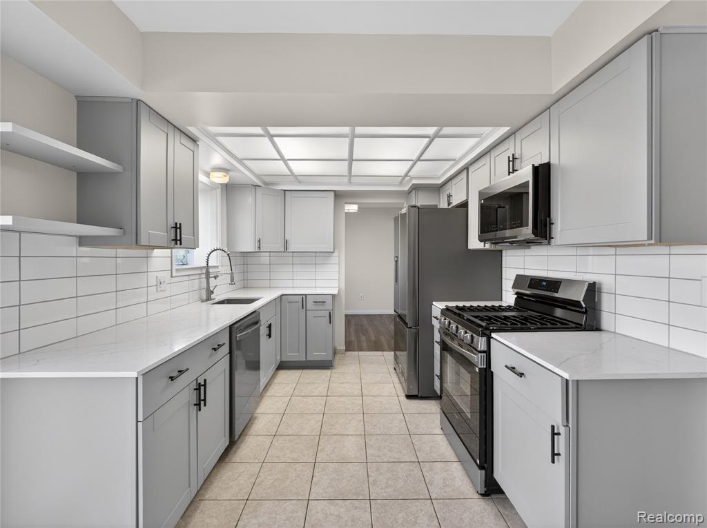 4667 Bloomfield Drive, Sterling Heights, MI 48310 — Photo 14