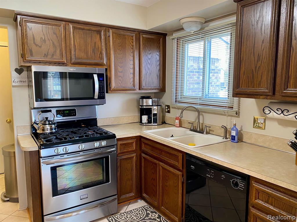 41962 STRATTON Drive, Clinton Twp, MI 48038 — Photo 27