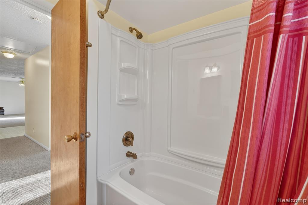 10960 Heather Lane, Whitmore Lake, MI 48189 — Photo 24