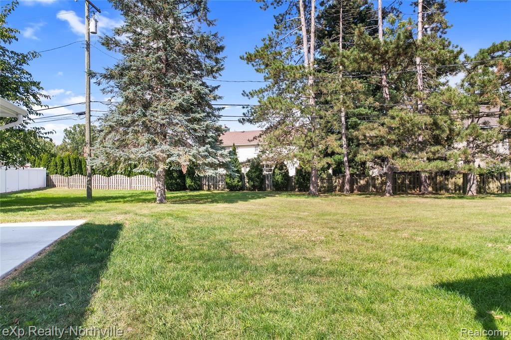 42030 Schoolcraft Road, Plymouth, MI 48170 — Photo 56