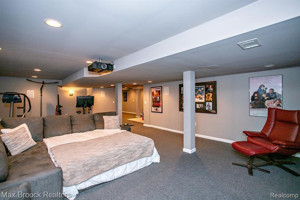6817 Woodcrest Drive, Troy, MI 48098 — Photo 53