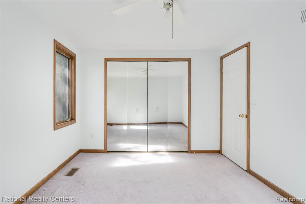405 Pineview Court, Saint Clair Shores, MI 48081 — Photo 25
