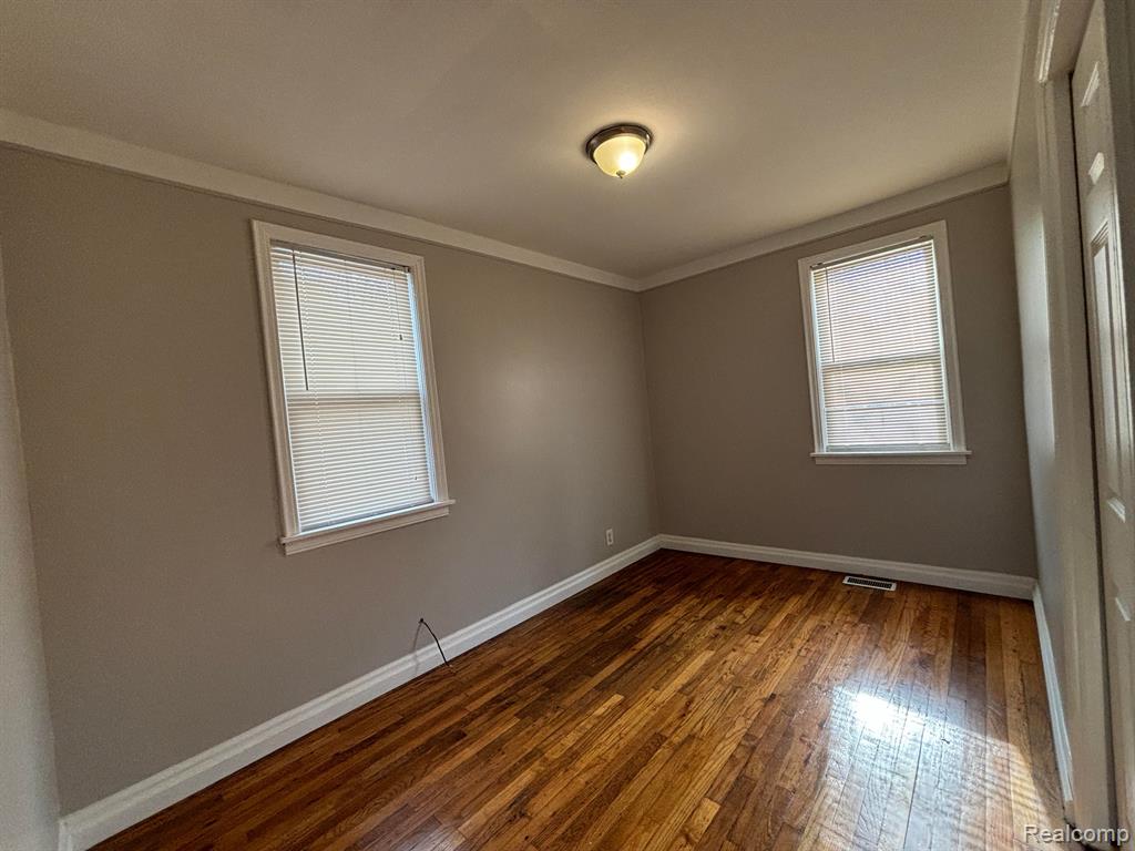 431 W MADGE Avenue, Hazel Park, MI 48030 — Photo 6