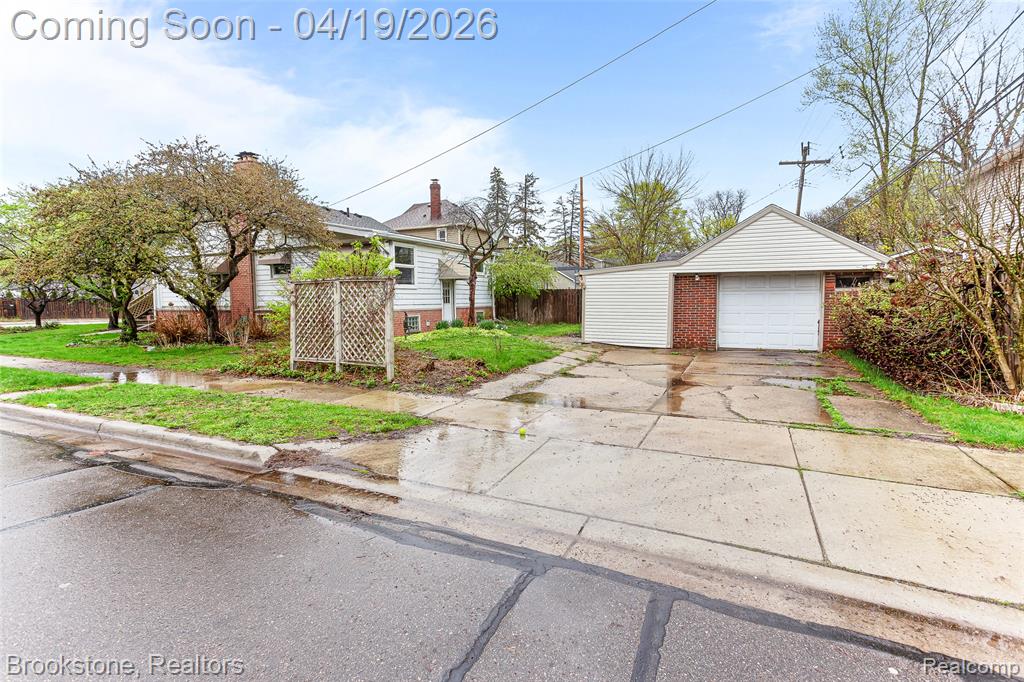 719 W 12 Mile Road, Royal Oak, MI 48073 — Photo 37