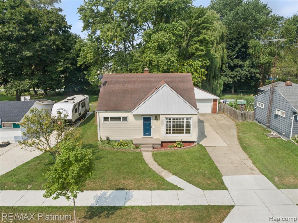 709 Elmwood Drive, Fenton, MI 48430 — Photo 2