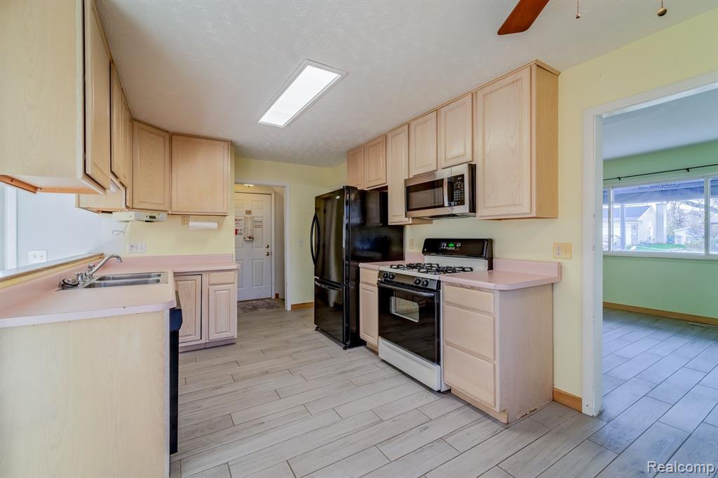 5809 HUNTINGTON Drive, Ypsilanti, MI 48197 — Photo 23