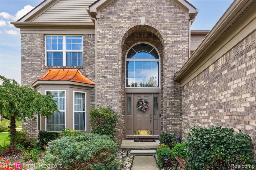 43872 N TIMBERVIEW Drive, Belleville, MI 48111 — Photo 2