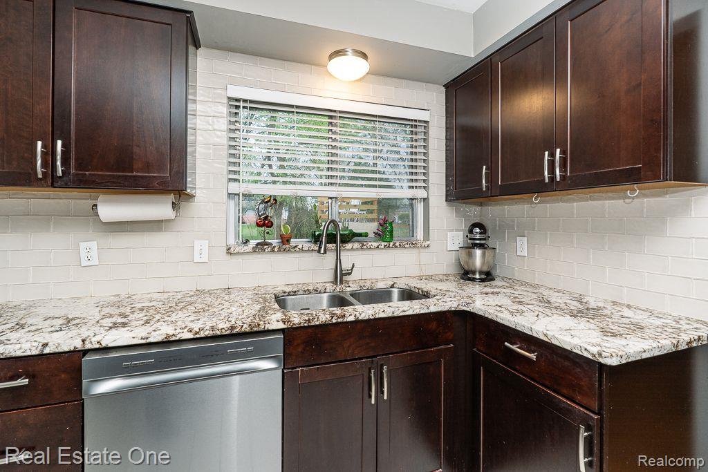 53416 Bellamine Drive, Shelby Twp, MI 48316 — Photo 18