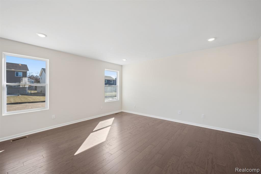 372 Edge Brook Drive, Holly, MI 48442 — Photo 10