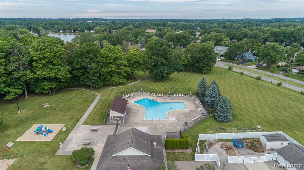 39523 VILLAGE WOOD Road, Novi, MI — Photo 29