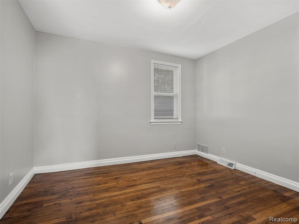 431 W Madge Avenue, Hazel Park, MI 48030 — Photo 11