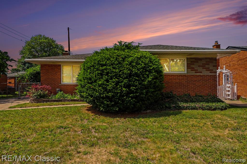 1842 Chaucer Avenue, Madison Heights, MI 48071 — Photo 22