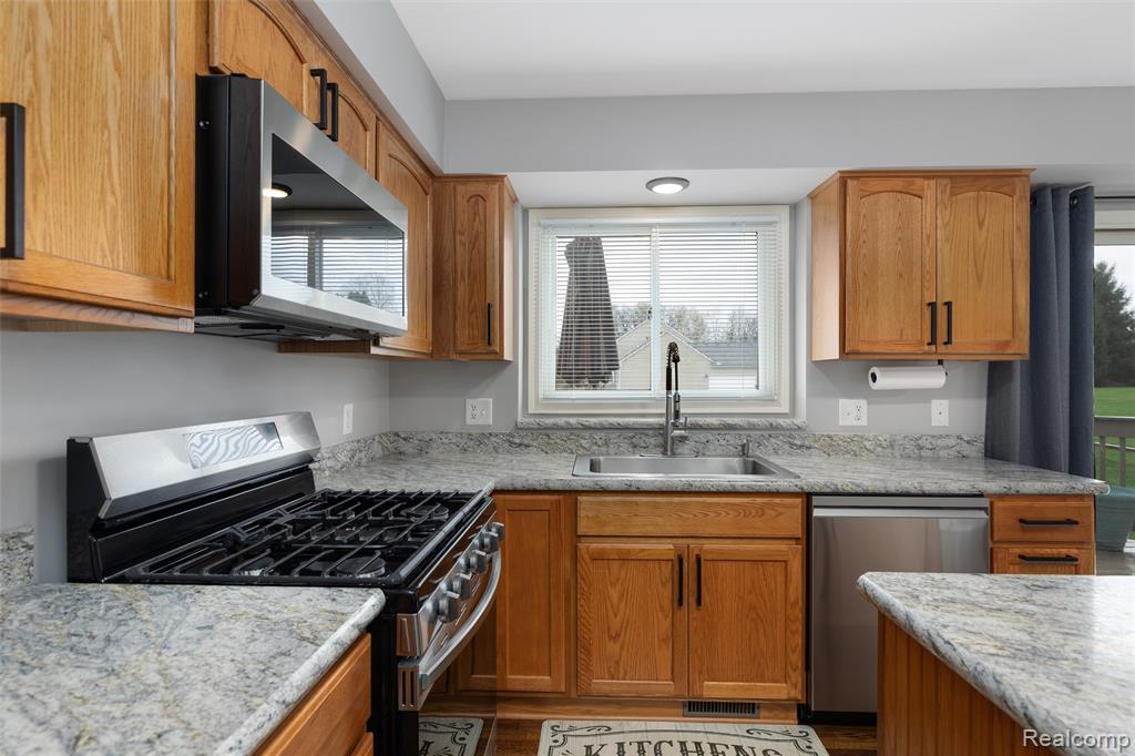 111 Oak Bark Drive, Howell, MI 48843 — Photo 13