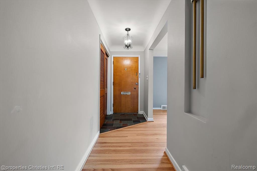 31711 Arlington Drive, Beverly Hills, MI 48025 — Photo 4