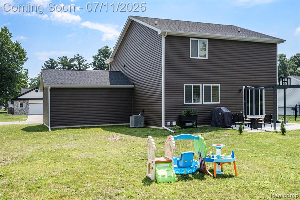 915 Village Drive, Davison, MI 48423 — Photo 23