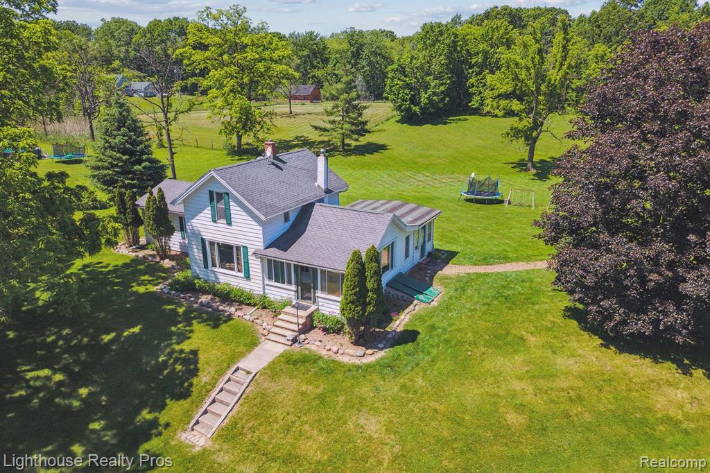 67640 W 8 MILE Road, South Lyon, MI 48178 — Photo 4