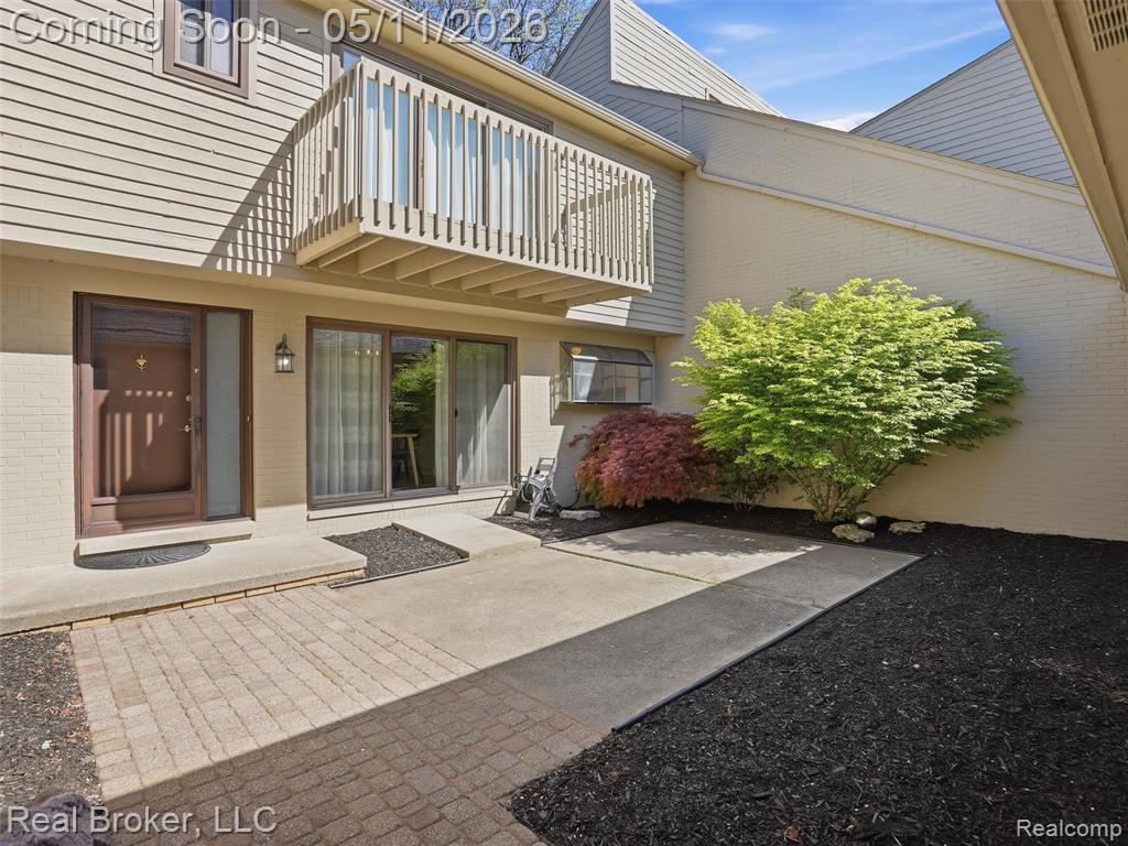 42115 E Edward Drive, Clinton Twp, MI 48038 — Photo 2