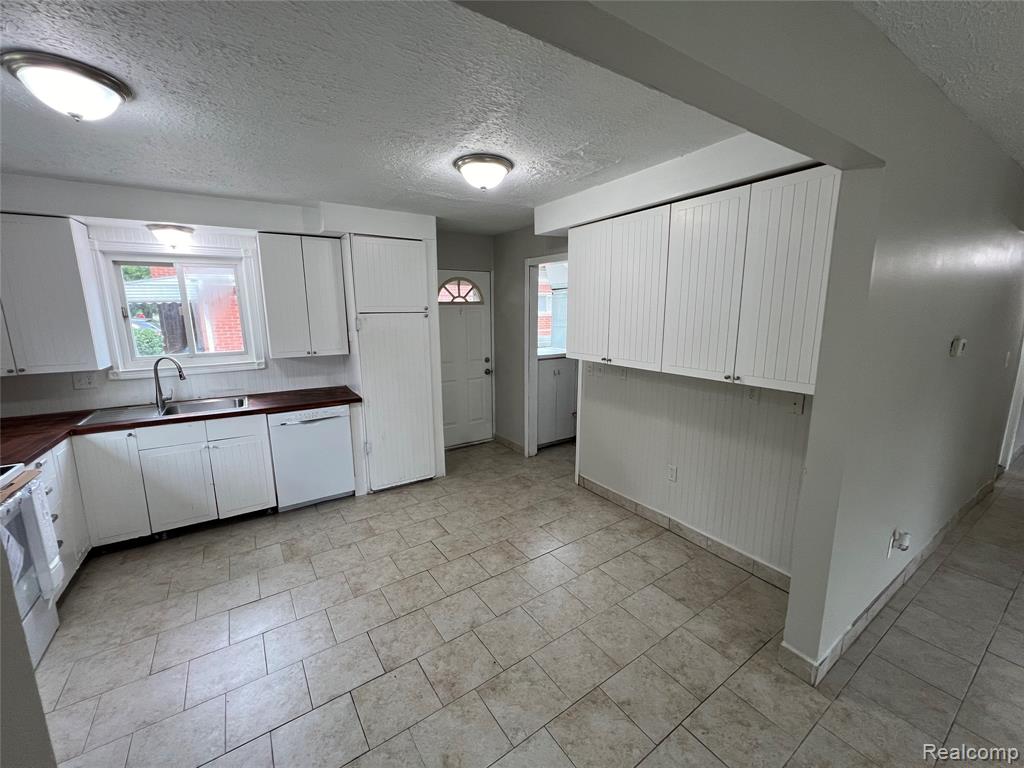 4696 Roosevelt Boulevard, Dearborn Heights, MI, 48125