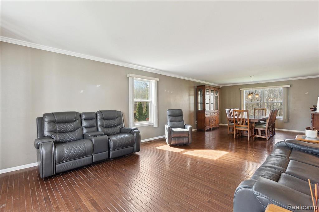 4045 FOREST EDGE Drive, Commerce Twp, MI 48382 — Photo 8