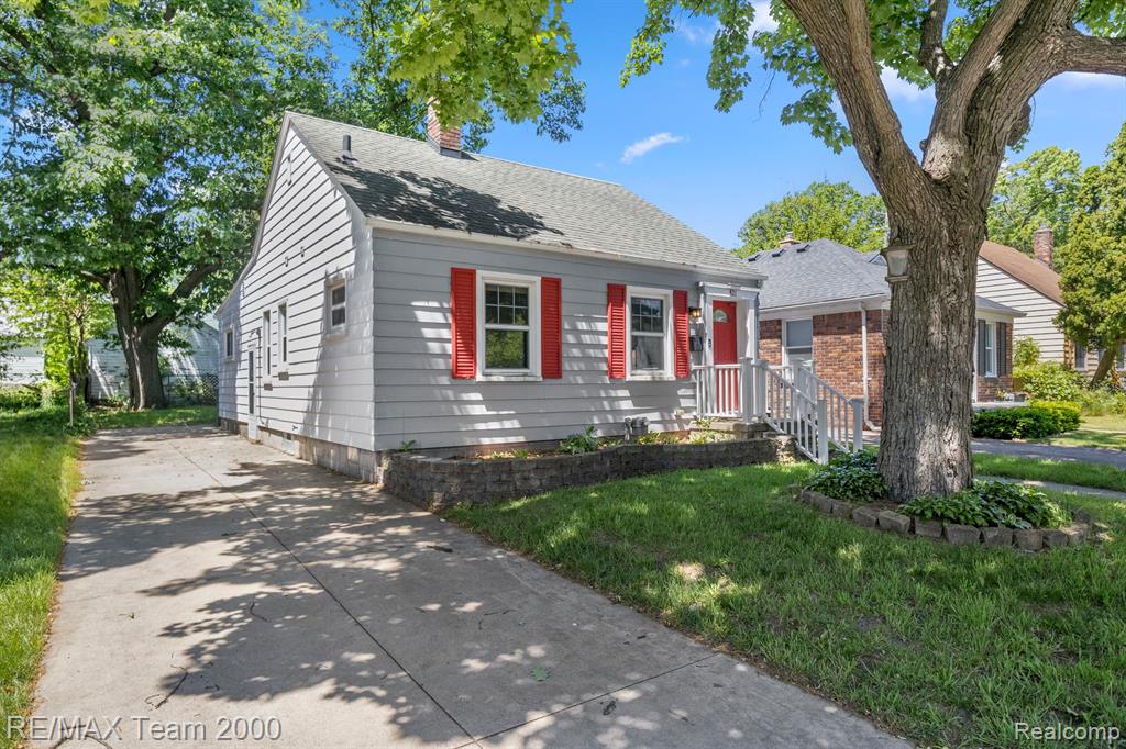 421 GARDENDALE Street, Ferndale, MI 48220 — Photo 9