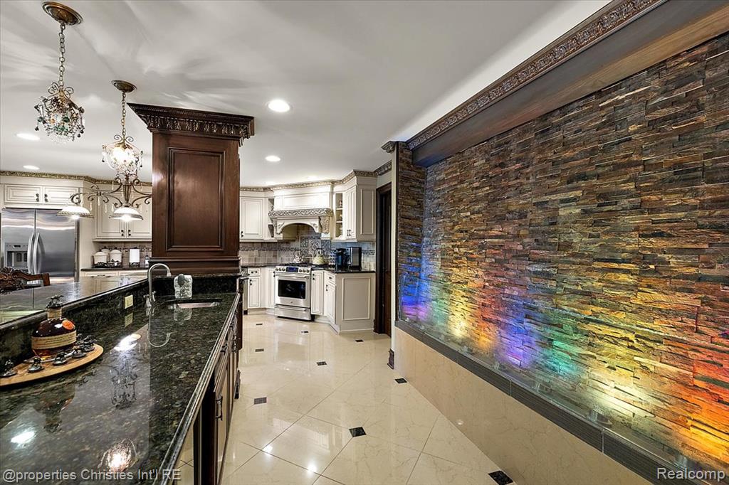 7220 Essex Drive, West Bloomfield, MI — Photo 90