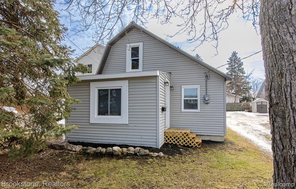 31 Heights Road, Lake Orion, MI 48362 — Photo 2