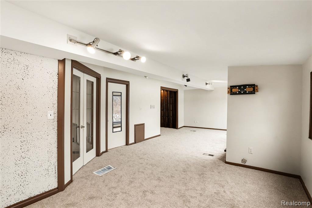 13490 Lakebrook Drive, Fenton, MI 48430 — Photo 15