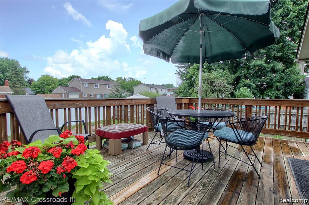 42464 SOMERSET Court, Canton, MI 48187 — Photo 24