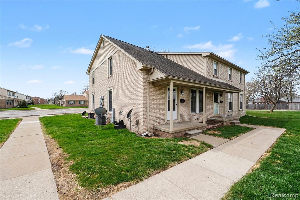 20036 Village Green Court, Brownstown, MI 48183 — Photo 19
