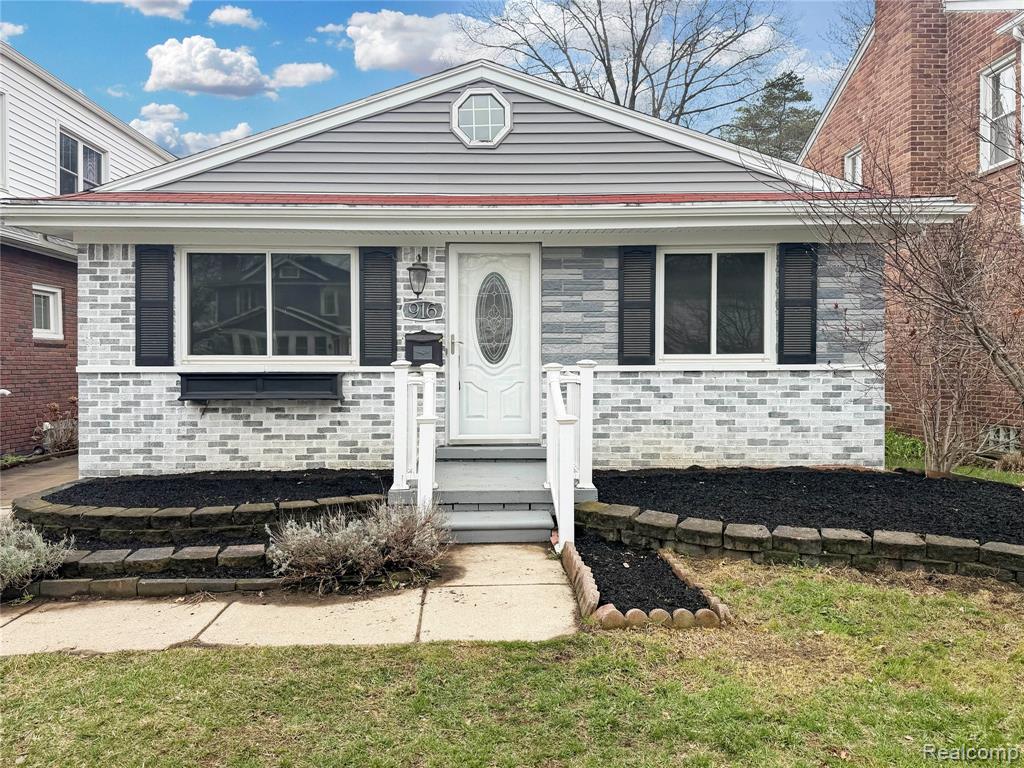 2270 Golden Pond, Fenton, MI, 48430